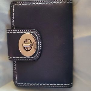 EUC Vintage COACH Navy Blue Leather Turnlock Wallet 4 x 5 25